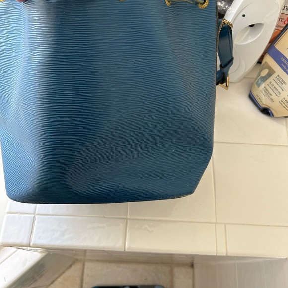 Pre-Owned Louis Vuitton Noe Epi Blue. MM plus dust bag. - Picture 4 of 10